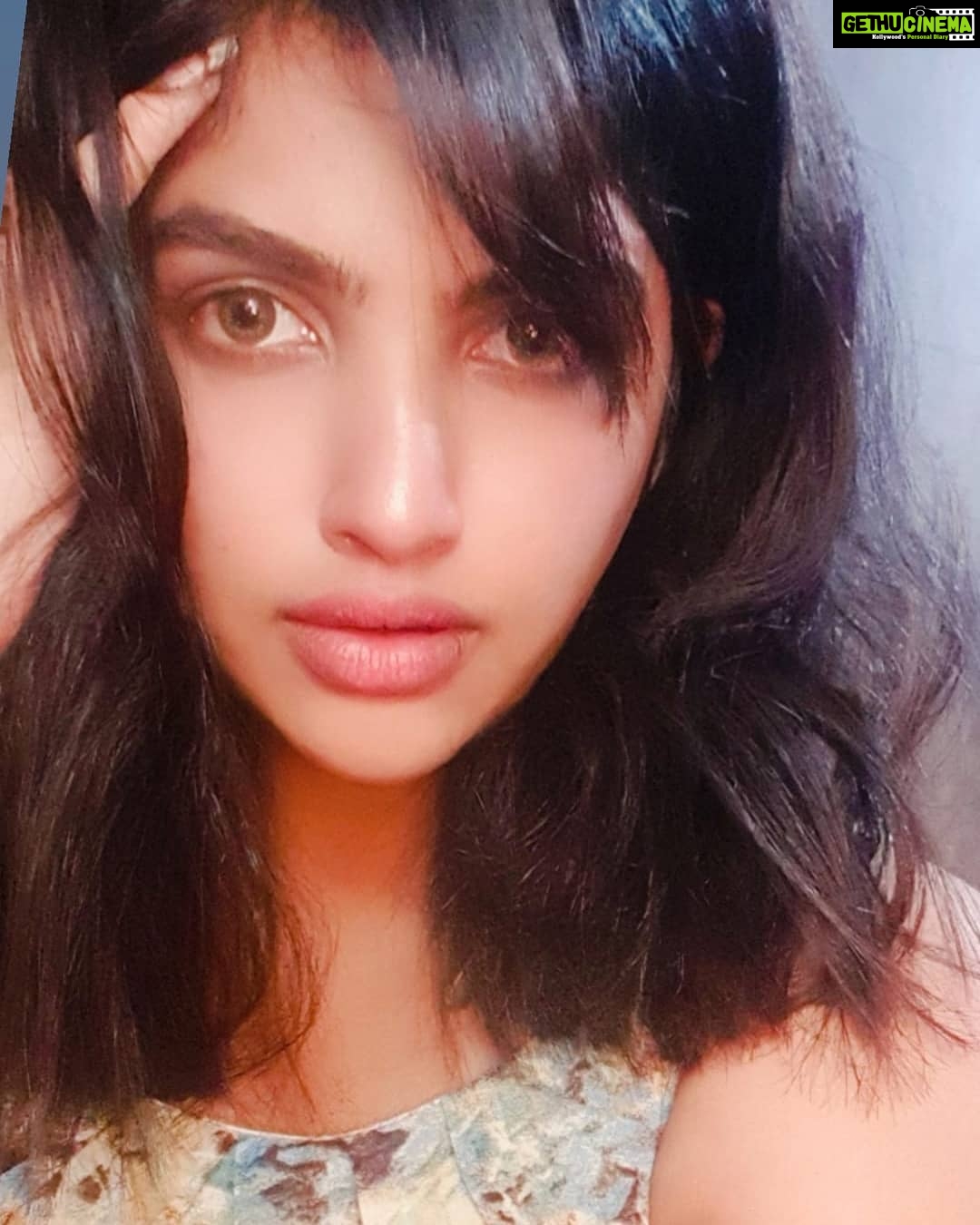 Naina Sarwar Instagram - I don't chase I attract What belongs to me....FINDS ME *simple*