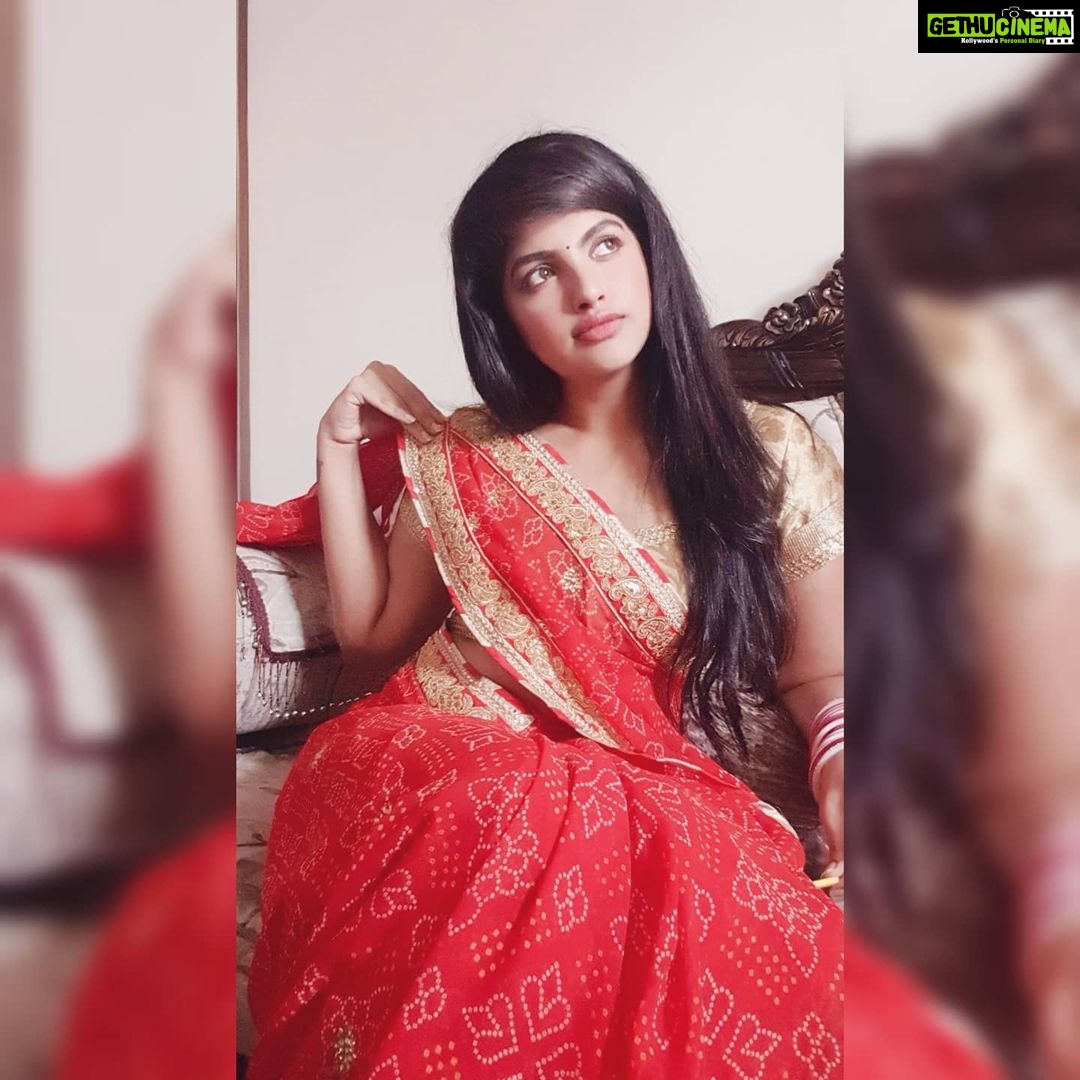 Naina Sarwar Instagram - Varamahalakshmi habbada hardika shubhashayagalu 🙏🏻 .. . #ladies #morepower #strength #lakshmipooja #ootd #red #saree #confidence #festivelook #festival #stayhome #staysafe #festiveseason
