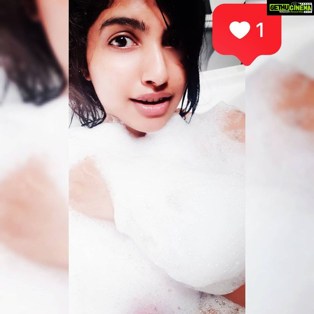 Naina Sarwar Instagram - Wash away those troubles Have a soak wid bubbles 🥰😇