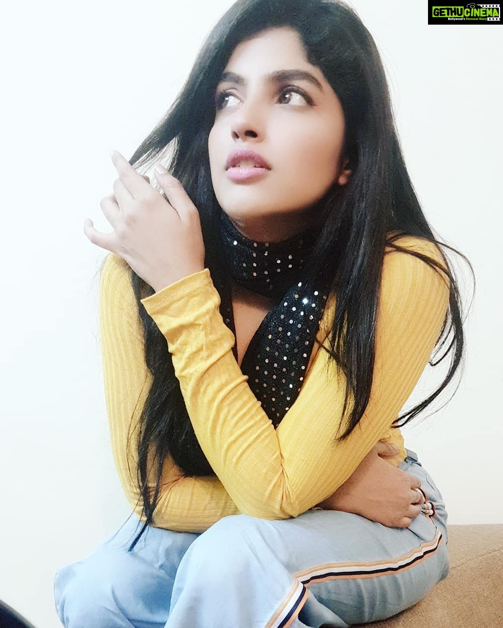 Naina Sarwar Instagram - Dont b afraid of being different, Be afraid of being d same as everyone else!!💯👈🏻#goodnight🌙 Pic credit - mommy💓