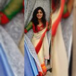 Naina Sarwar Instagram - Hey everyone....wishing a very happy UGADI to u all....🍃🥭🍃stay home spend d best quality time wid ur family......stay safe.....😇😇😇 #ugadi2020 #ootd #saree #red #cream #green #messyhair #keepingsimplemakeup #flaunting #desi #festivelook #smiling #posing