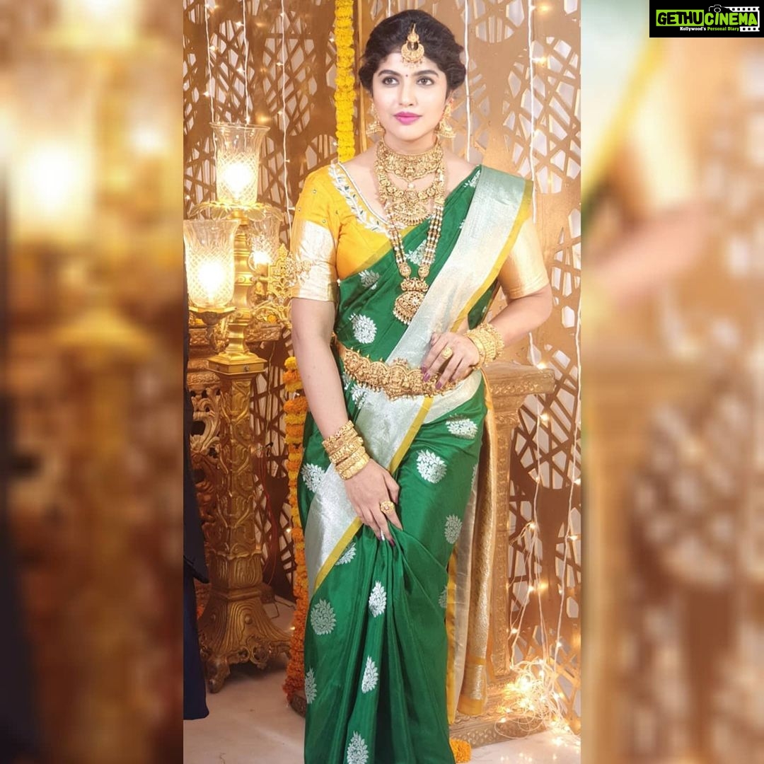 Naina Sarwar Instagram - The south indian bride๐๐๐ #jewelleryad #NAJ #gold #diamonds #shoot #green #yellow #saree #pose #royalty #elegance #dolledup #typicalsouth #Ethnic #colorfull #bright #grand #wedding #travel Hyderabad