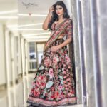Naina Sarwar Instagram - Ummmmmphhhwww dis lovely clicks❤❤ @madhupkiran, and to d man behind having me here @NiranjanN.m 🤗🔥Thank you #FASHIONLEAGUE #SAMYAKKBRIDE