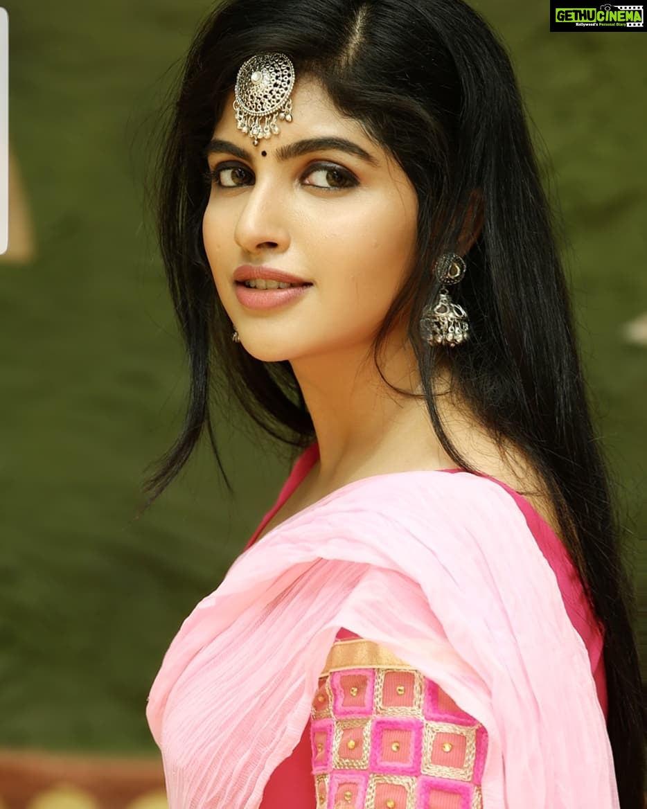 Naina Sarwar Instagram - I m in d process of becoming d best version of myself......š Meet mamthaā¤a still from my upcoming malayalam flick #khajurahodreams ⤠Pic credit @sreejithchettipadi ur clicks r magicāŗļø Cochin, Kerala