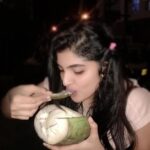 Naina Sarwar Instagram - Pakka local girl ivalu pakka local girl❤❤#First2020candid 🙈🙈🙈 #anytimebhukkad #happinessistendercoconut #postworkoutfuel piccredit- @ajay_varma______