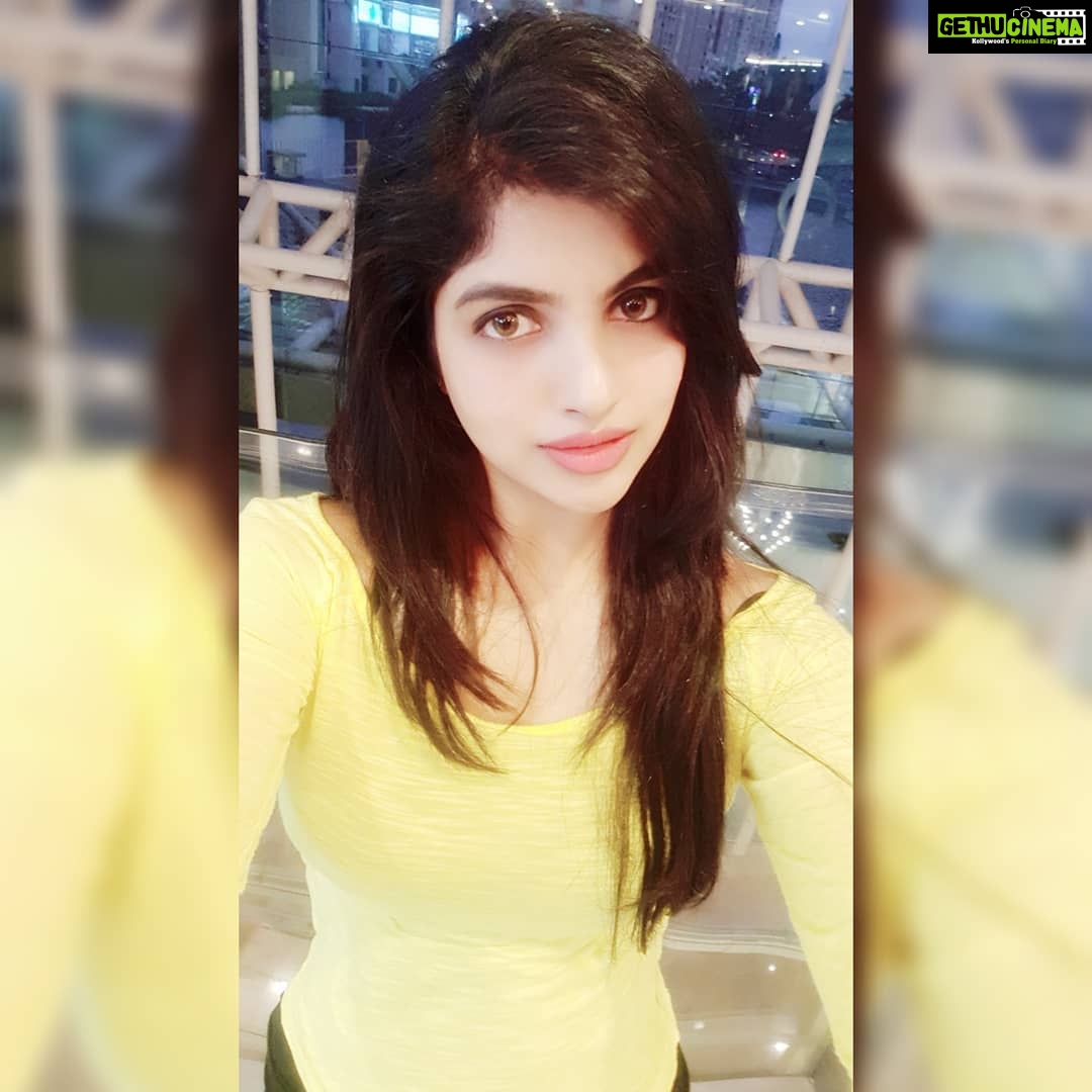 Naina Sarwar Instagram - Yellow obsessed baby 💛