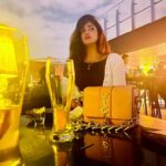Naina Sarwar Instagram - Weekend rituals😋🤭🤪 #naina #nainasarwar #saturdaynight #fridaynight #mood #food #peaceful #chill #happyhours #clubing #dinner #hangout #freezing #positivevibes #saibo