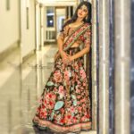 Naina Sarwar Instagram - Ummmmmphhhwww dis lovely clicks❤❤ @madhupkiran, and to d man behind having me here @NiranjanN.m 🤗🔥Thank you #FASHIONLEAGUE #SAMYAKKBRIDE
