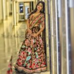 Naina Sarwar Instagram - Ummmmmphhhwww dis lovely clicks❤❤ @madhupkiran, and to d man behind having me here @NiranjanN.m 🤗🔥Thank you #FASHIONLEAGUE #SAMYAKKBRIDE