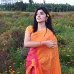 Naina Sarwar Instagram - These captures absolutely need no filters!!!! 🧡😇🧡 Pic credit : my very sincere personal assistant @nandan2000 #ReelandRealme #OOTD #yellowmyfavourite #simplynature #workmode #outdoors #soulfull Vijayawada, India