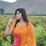 Naina Sarwar Instagram - These captures absolutely need no filters!!!! 🧡😇🧡 Pic credit : my very sincere personal assistant @nandan2000 #ReelandRealme #OOTD #yellowmyfavourite #simplynature #workmode #outdoors #soulfull Vijayawada, India