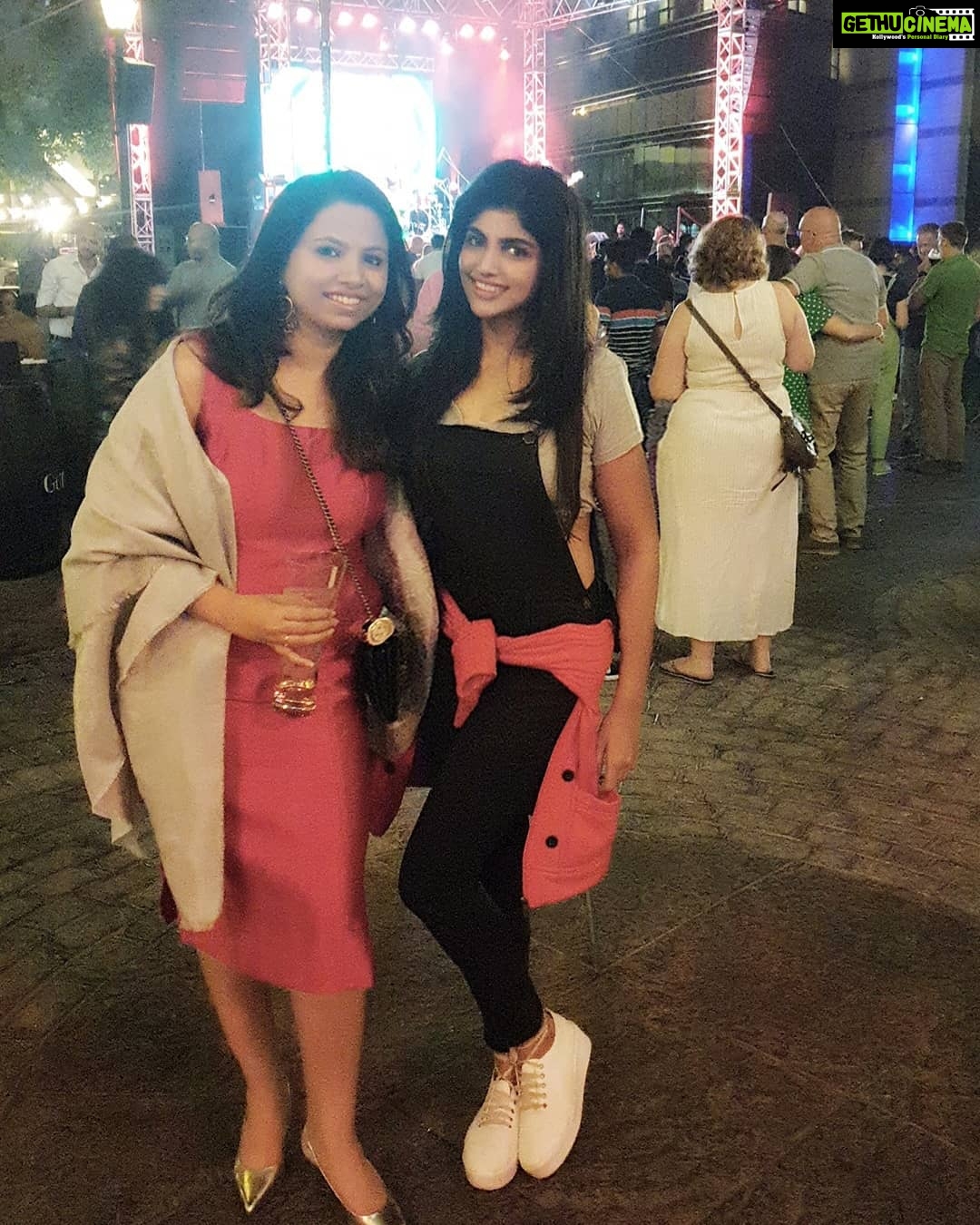 Naina Sarwar Instagram - Friends r such a blessing....#allaboutlastnight✨ @ishan @veena ❤❤ dis place is lit🔥 Irish Village, Dubai, UAE