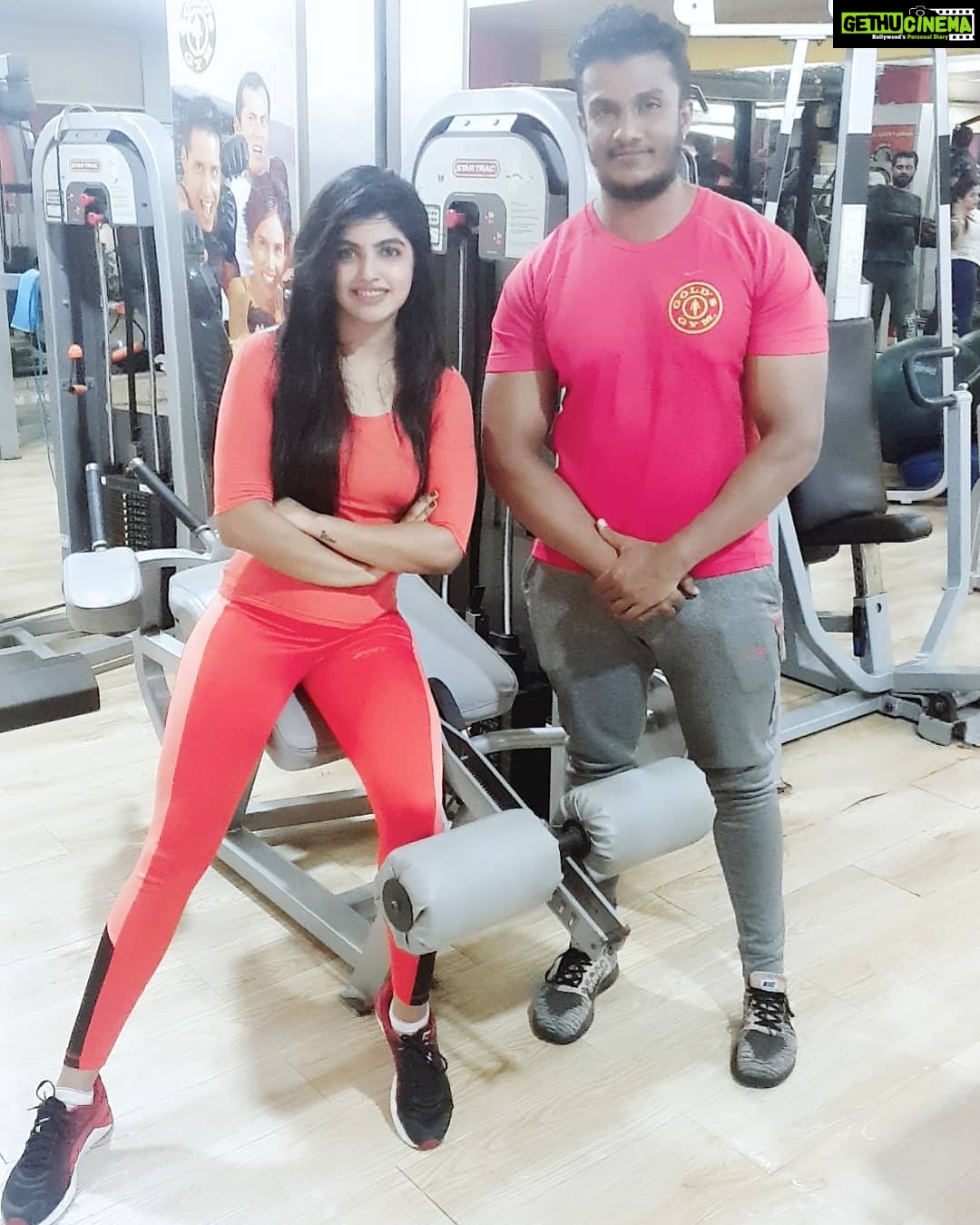 Naina Sarwar Instagram - Wishing the man behind my transformation a very Happy Birthday #personaltrainer @keshav_official_ #gymlife #fitness #motivation #inspiration #health #fit #fab #sweat #workout #nutrition #lesscarb #highprotein Golds Gym Basaveshvarnagar