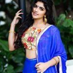 Naina Sarwar Instagram - Varamahalakshmi habbada hardhika shubhashayagalu🙏🏻 may our life's b filled wid good health, wealth, prosperity n success through out dis year n forever 😇 Company : @synergyentertainments pic courtesy : @vasanthpaulb Makeover : @iambhavikashah #NainaSarwar