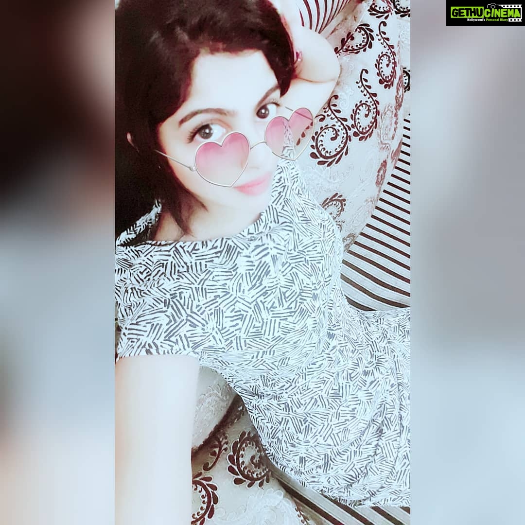 Naina Sarwar Instagram - I have no time to hate anyone.....either I can love or I dont care at all ✌🏻#mylifemyrules #Boss #lovewholovesyou #stayfit #keepglowing #goodnight #sleeptight 😇