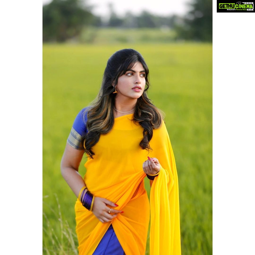 Naina Sarwar Instagram - Telugu debut❣️ . . . #shoot #stills #songshoot #telugu #lastschedules #hyderabad #south #southindian #yellowlover #girlnextdoor #happiness #sareelove #detailsoontocome Hyderabad