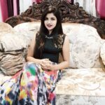 Naina Sarwar Instagram - #diwalibash #diwalioutfit #diwalimakeup&hair #familydiwalicelebrations2018