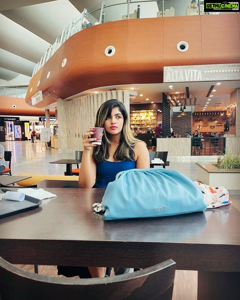 Naina Sarwar Instagram - She ain't gona board wid out a cappuccino🟤 Kempegowda International Airport, Bangalore