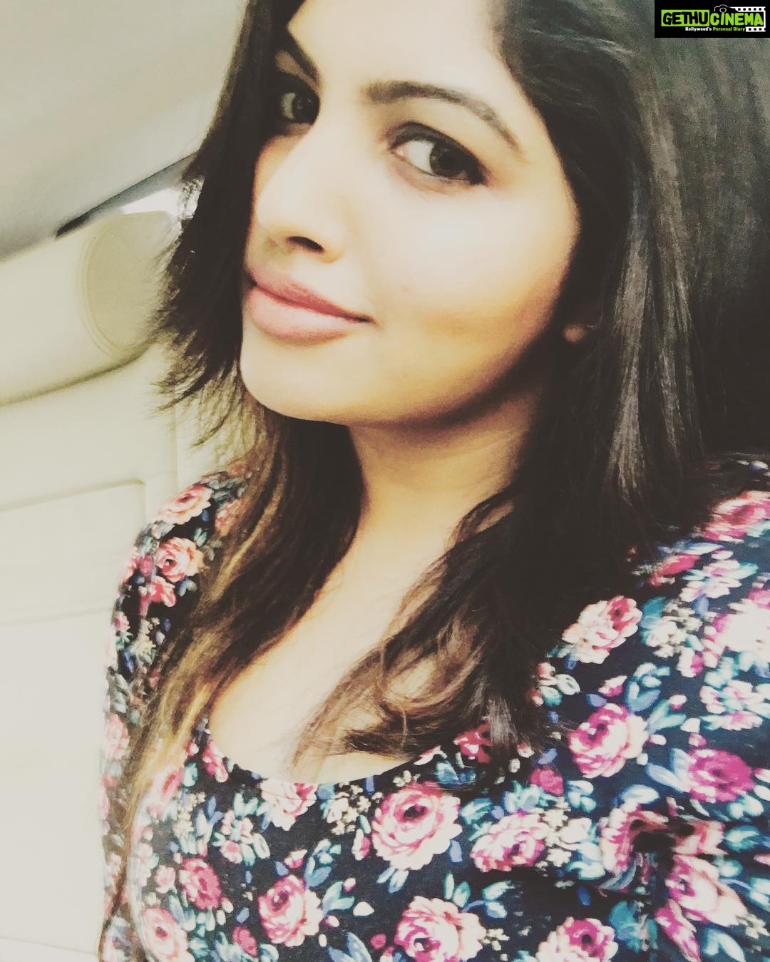 Naina Sarwar Instagram - #igofloral 🌸🌼🌸🌼🌸🌼🌸🌼🌸🌼🌸 #NainaSarwar