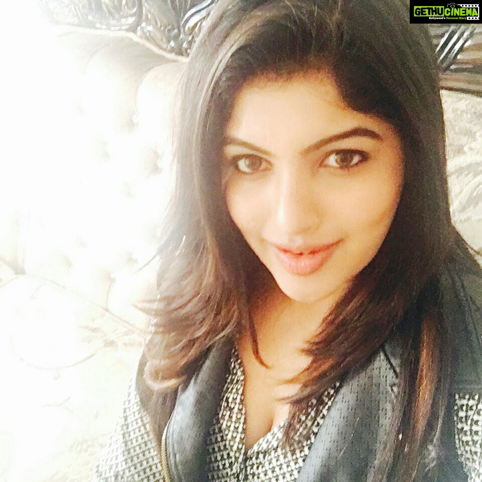 Naina Sarwar Instagram - A friendly look....A kindly smile.....one good act ....life's worthwhile!!!!!😘😘😘😘 #Nainaloveyouall #NainaSarwar