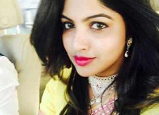 Naina Sarwar Instagram - my first pic on instagram........ #goingdesi #diamondslove 😘😘😘