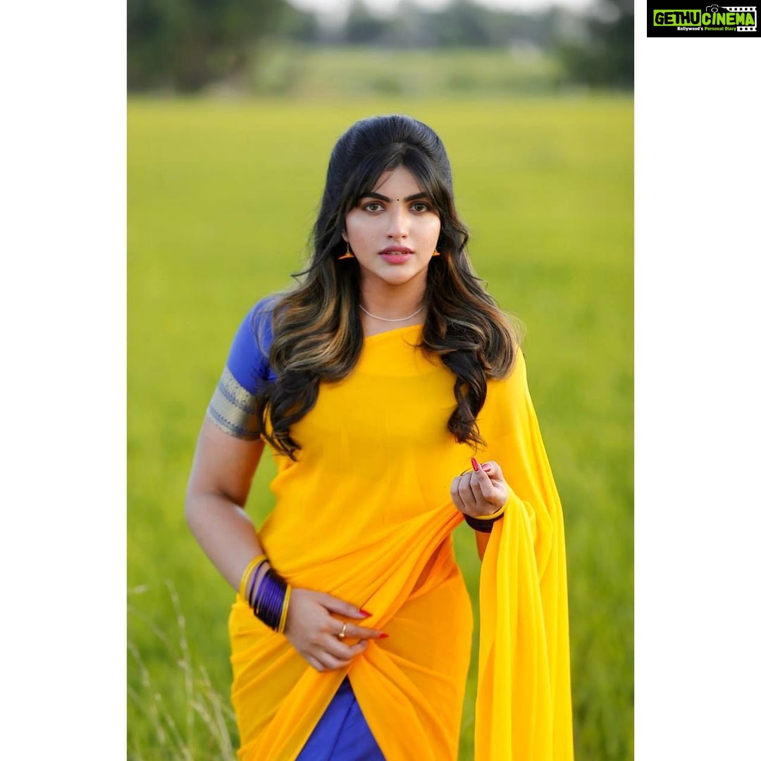Naina Sarwar Instagram - Telugu debut❣️ . . . #shoot #stills #songshoot #telugu #lastschedules #hyderabad #south #southindian #yellowlover #girlnextdoor #happiness #sareelove #detailsoontocome Hyderabad