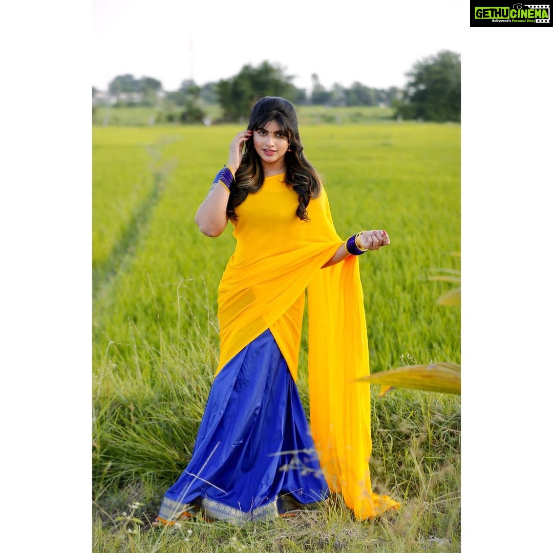 Naina Sarwar Instagram - Telugu debut❣️ . . . #shoot #stills #songshoot #telugu #lastschedules #hyderabad #south #southindian #yellowlover #girlnextdoor #happiness #sareelove #detailsoontocome Hyderabad