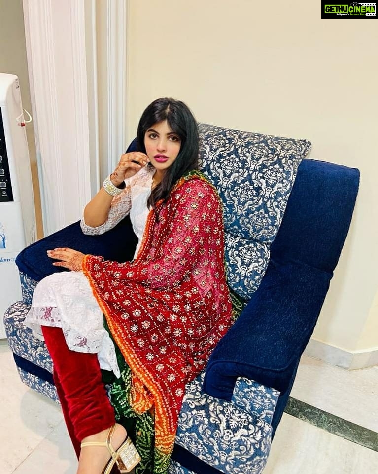 Naina Sarwar Instagram - Eid Mubarak 💖 stay home n be safe.....