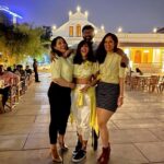 Naina Sarwar Instagram - Happy day be like 💛🤍💛🤍💛🤍 #Birthday2021 #twinning #white #yellow #photobombing #gang #besties #blessed #love #fun #surprises #happiness #celebration Bowring Institute