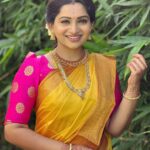 Nakshathra Nagesh Instagram - Saree @elegant_fashion_way Earrings @house_ofjhumkas Necklace @vrushti.official #beingsaraswathy #tamizhumsaraswathiyum