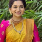 Nakshathra Nagesh Instagram – Saree @elegant_fashion_way 
Earrings @house_ofjhumkas 
Necklace @vrushti.official 
#beingsaraswathy #tamizhumsaraswathiyum