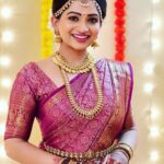 Nakshathra Nagesh Instagram – Jewellery @house_ofjhumkas 
Saree @elegant_fashion_way 
#lovethesegirls #lovetheirbrand