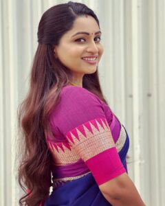 Nakshathra Nagesh Instagram - Back to #beingsaraswathy wearing @aatwos ❤️ #tamizhumsaraswathiyum