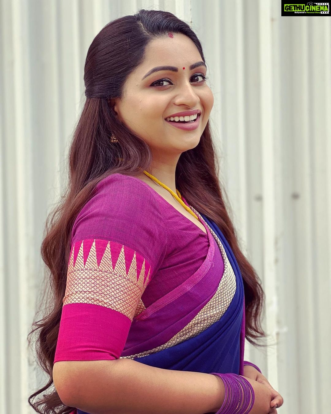 Nakshathra Nagesh Instagram - Back to #beingsaraswathy wearing @aatwos ❤️ #tamizhumsaraswathiyum