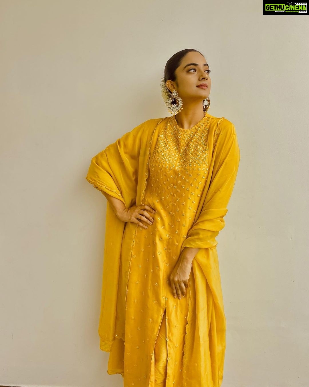 Namitha Pramod Instagram - Vintage Yellow with mulla mottu 🌼 Wearing: @labelmdesigners Styled by : @rashmimuraleedharan Hair&makeup : Yours truly Captured by : @_indu_pramod