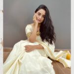 Namitha Pramod Instagram - ഓണാശംസകൾ🌼♥️ Wearing: @t.and.msignature Jewellery: @m.o.dsignature