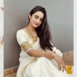 Namitha Pramod Instagram - ഓണാശംസകൾ🌼♥️ Wearing: @t.and.msignature Jewellery: @m.o.dsignature
