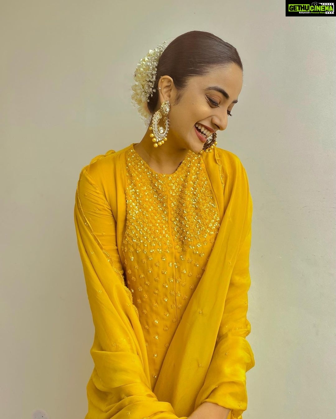 Namitha Pramod Instagram - Vintage Yellow with mulla mottu 🌼 Wearing: @labelmdesigners Styled by : @rashmimuraleedharan Hair&makeup : Yours truly Captured by : @_indu_pramod