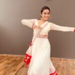 Namitha Pramod Instagram - Rain and this song 🤍 Trying out what I love the most ♥️ Choreography: @i.meenakshidileep Captured by : @aki_tha_ #terebina #reelitfeelit