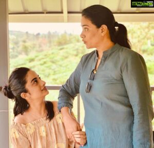 Namitha Pramod Instagram - Mother’s Day wishes to my skating champion,multitasker,my chatty pie,everyone’s sweetheart,my charismatic healer and my hard-nosed home tutor who taught me multiplication tables effortlessly .Thanks for being the essence of our family.You are truly our bundle of happiness! ♥️

 #acupofnami  #mommy #happiness 
#Mamamumma#photooftheday #fashionista
#ageinginreverse