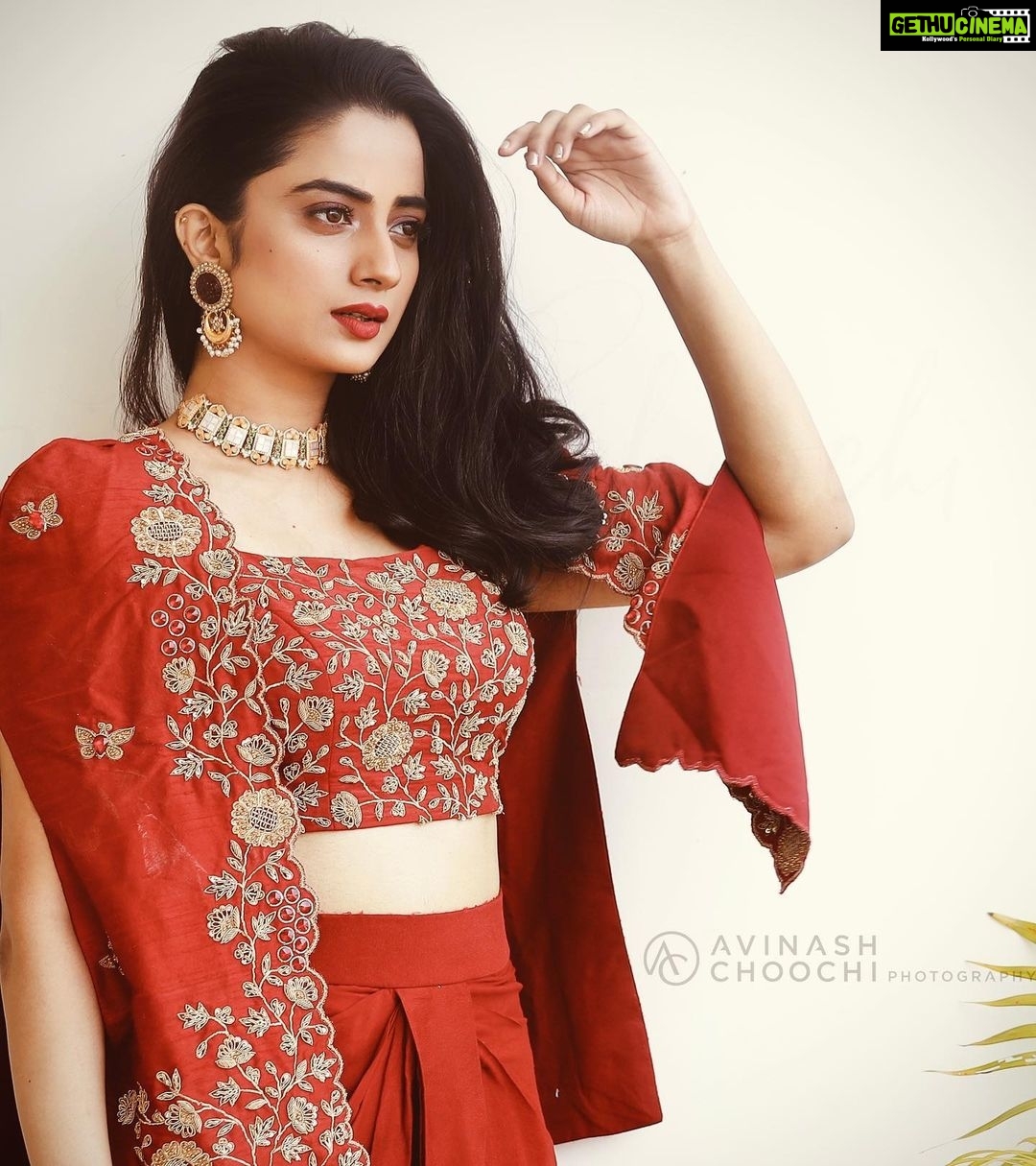 Namitha Pramod Instagram - ✨ Captured by: @avinashchoochiphotography Styled by : @rashmimuraleedharan MUA : @amal_ajithkumar Wearing: @thunnal Jewellery: @antegra_diaries