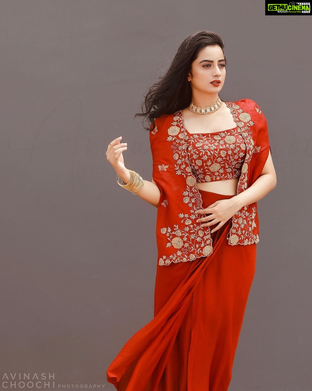 Namitha Pramod Instagram - ✨ Captured by: @avinashchoochiphotography Styled by : @rashmimuraleedharan MUA : @amal_ajithkumar Wearing: @thunnal Jewellery: @antegra_diaries