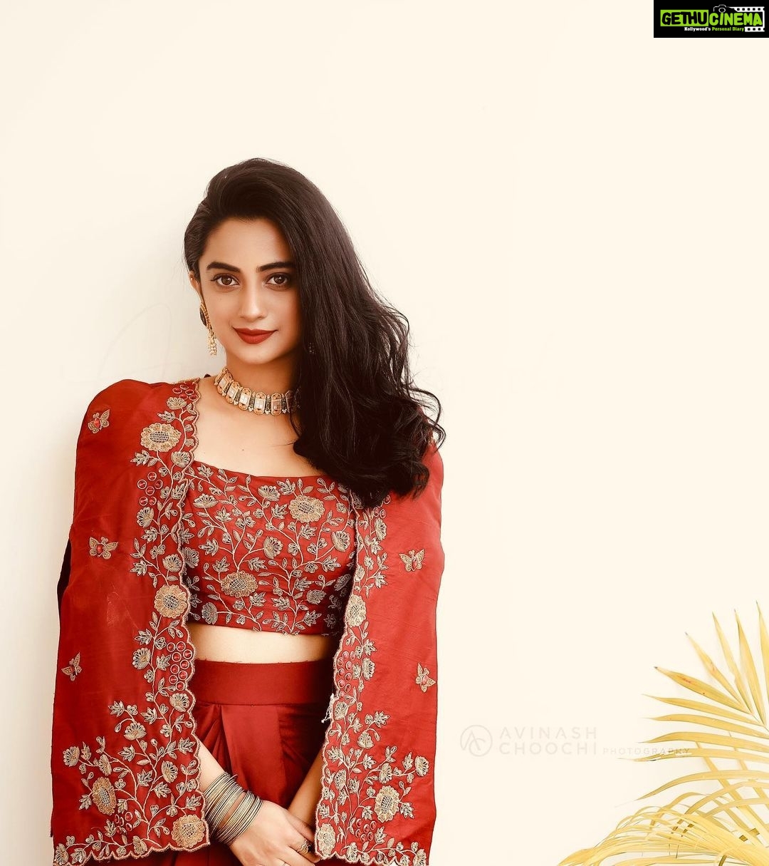 Namitha Pramod Instagram - ✨ Captured by: @avinashchoochiphotography Styled by : @rashmimuraleedharan MUA : @amal_ajithkumar Wearing: @thunnal Jewellery: @antegra_diaries