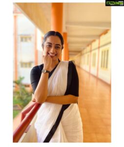 Namitha Pramod Instagram - Shoot in progress! Meet Ms.Aswathy 🌸 Kuttikkanam