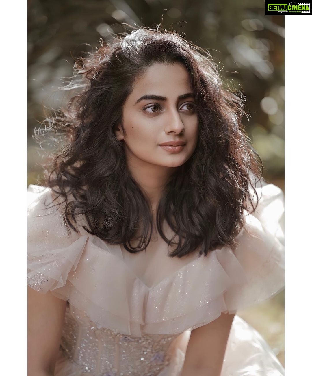 Namitha Pramod Instagram - 🌸 Photography : @jeesjohnphotography Styled by : @aayishanadhirshahh MUA : @samson_lei Jewellery: @touchwood__store