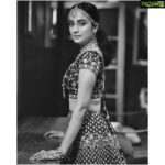 Namitha Pramod Instagram - ✨ Photography : @jeesjohnphotography Styled by : @aayishanadhirshahh MUA : @samson_lei Wearing : @silkycalicut Jutti : @silkycalicut Jewellery: @kushalsfashionjewellery Location: @storieshome_concepts