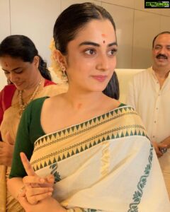 Namitha Pramod Instagram - Be that self made woman ; adoring the greatest pillars beside 🌞