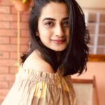 Namitha Pramod Instagram - Chopped hair day belike! #goodbyetolonghair 🌼 #ammabeingmyofficialhaircutter #sincechildhood