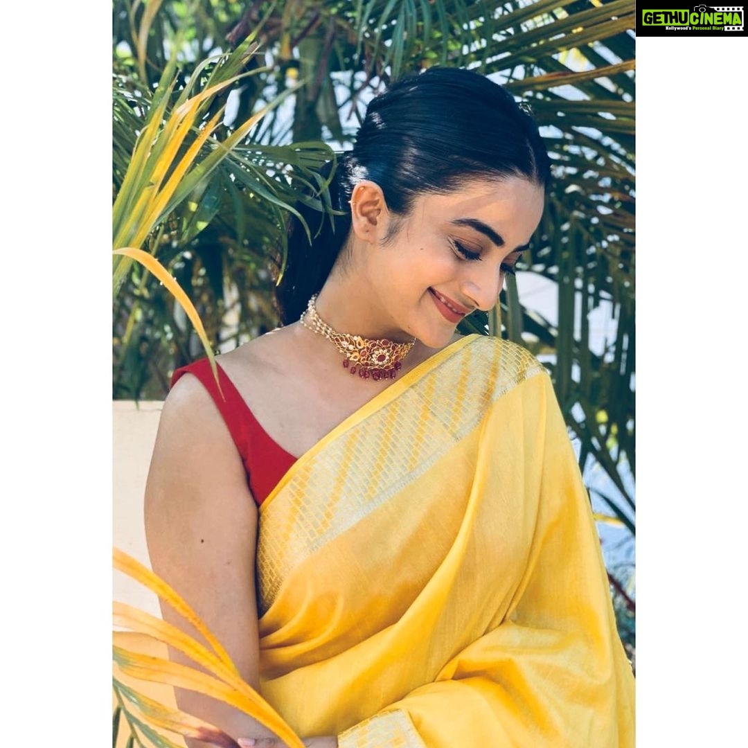 Namitha Pramod Instagram - 🌞 Jewellery: @mspinkpantherjewel