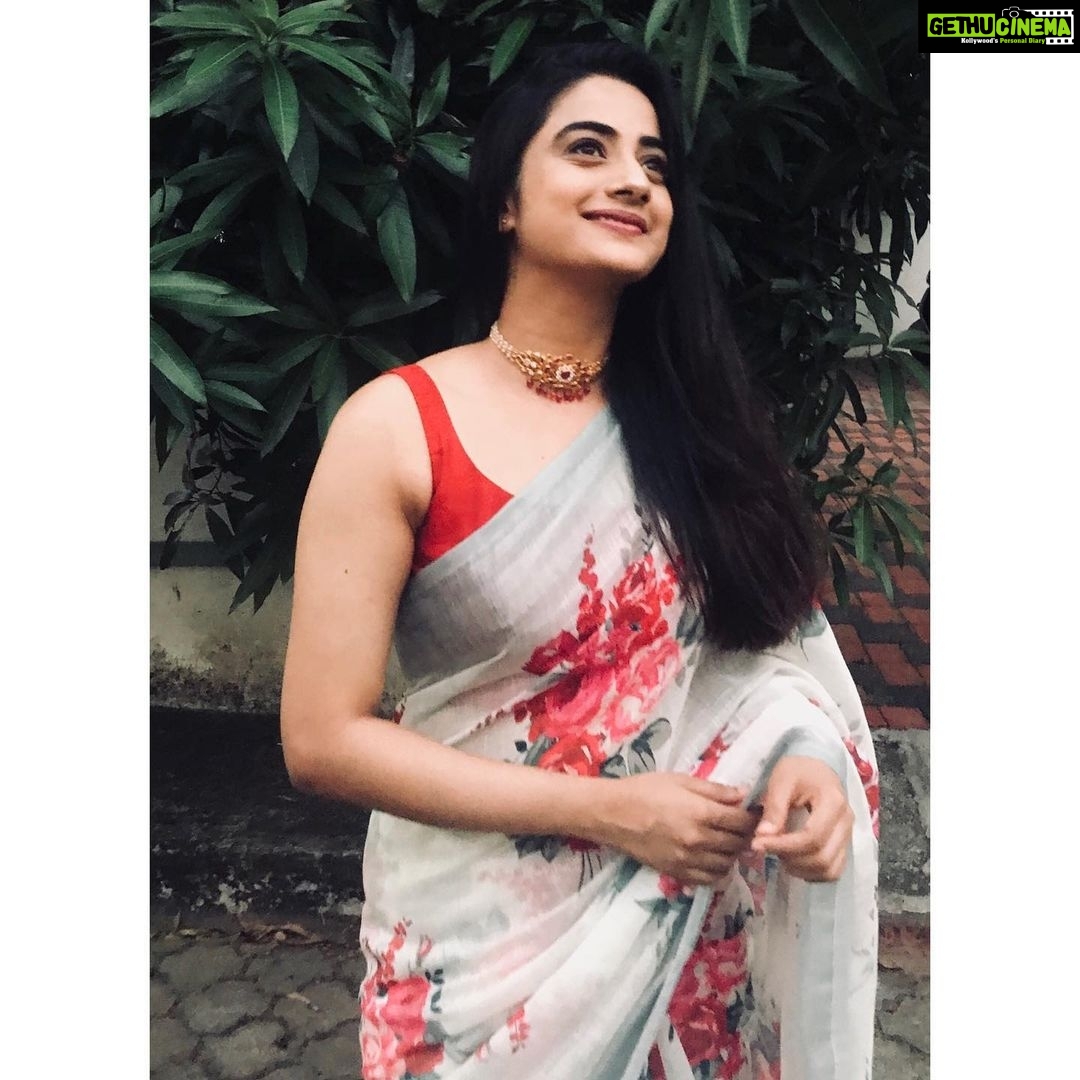 Namitha Pramod Instagram - Life ! 💕 Jewellery : @mspinkpantherjewel